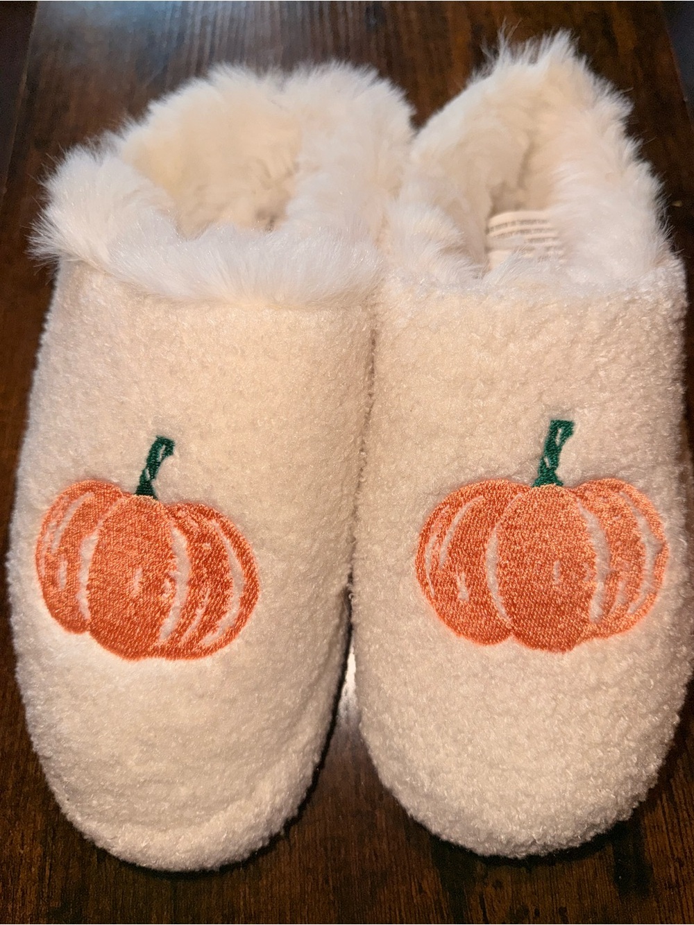 Cozy White Pumpkin AE Slippers size 6